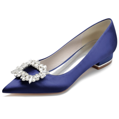 Zapatos planos con punta de satén con hebilla enjoyada azul marino