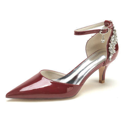 Zapatos de tacón borgoña con correa en el tobillo D'orsay con adornos de pedrería en la parte posterior