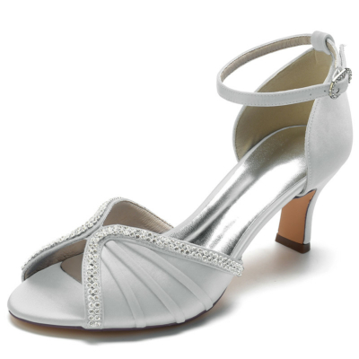 Sandalias de satén con correa en el tobillo y punta abierta con adornos de diamantes de imitación grises