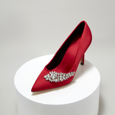 Zapatos de tacón de aguja con punta puntiaguda adornados con cristales de boda rojos para mujer