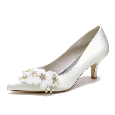 Zapatos de boda de satén con tacones de gatito para dama de honor con flores beige