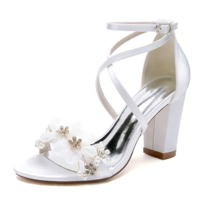 Sandalias de satén con adornos de flores blancas Tacones gruesos Zapatos de novia con tiras cruzadas