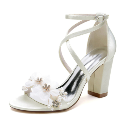 Sandalias de satén con adornos de flores beige Tacones gruesos Zapatos de novia con tiras cruzadas