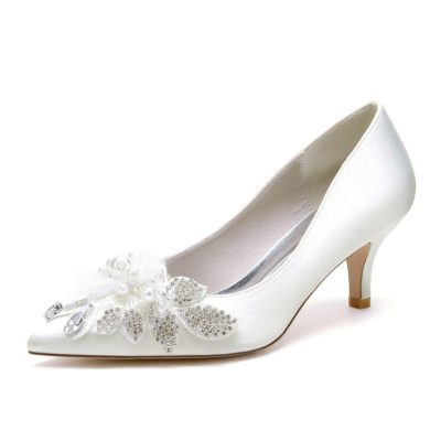 Zapatos de tacón con joyas de flores beige Tacones de gatito Zapatos de boda para damas de honor de satén