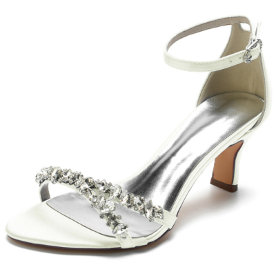Sandalias de correa de tobillo con correa de marfil con pedrería Tacones medios Zapatos de boda de satén