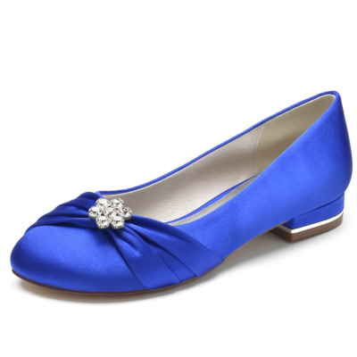 Zapatos de boda planos con punta redonda de satén azul real y flores de diamantes de imitación