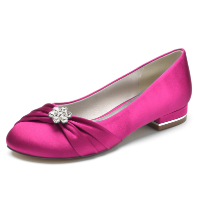 Zapatos de boda planos de punta redonda de satén magenta con flores de diamantes de imitación