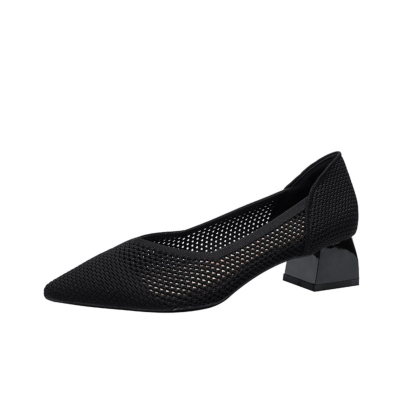 Zapatos planos con punta en punta de verano calados de punto negro