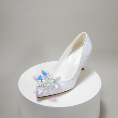 Zapatos de tacón alto con adornos de cristal y lentejuelas blancas para mujer