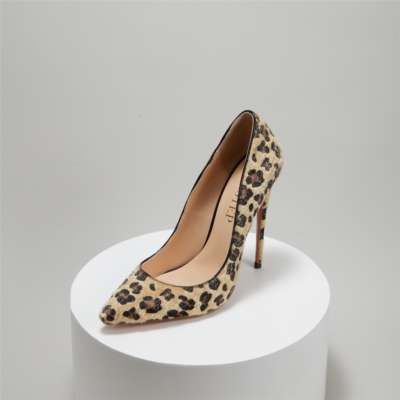 Zapatos de tacón de aguja con tacón de punta en punta y piel sintética con estampado de leopardo de 5