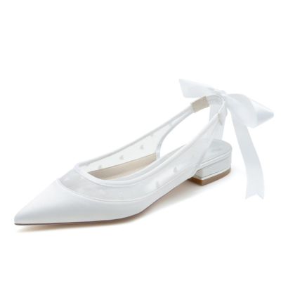 Zapatos planos de novia con punta en pico y talón descubierto de malla blanca con lazo trasero