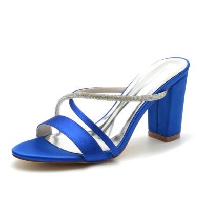 Sandalias de tacón con correa cruzada y punta abierta en azul real