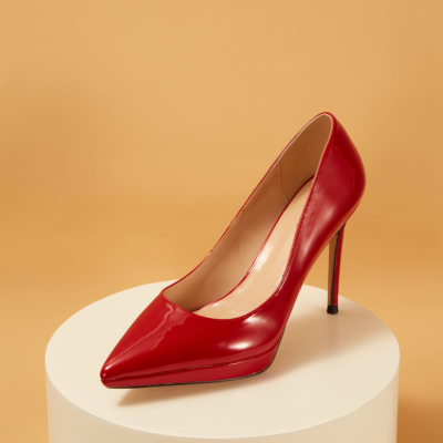 Zapatos de tacón de aguja con plataforma en punta de charol rojo