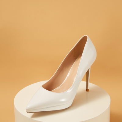 Zapatos de tacón de aguja con plataforma en punta de charol blanco