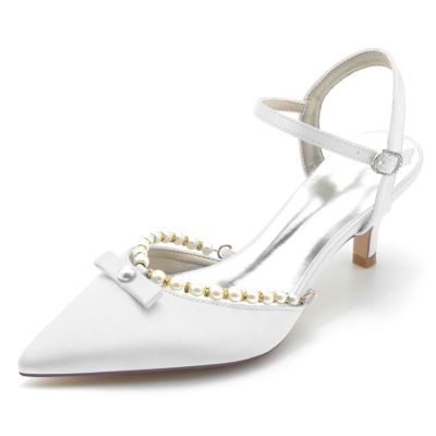Zapatos de tacón bajo con correa en el tobillo y lazo de perla blanca