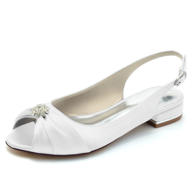 Zapatos de boda planos destalonados de raso con pedrería y peep toe blanco