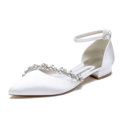 Zapatos de boda blancos con punta en punta y correa en el tobillo con diamantes de imitación planos