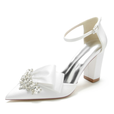 Sandalias de tacón con correa en el tobillo de satén con lazo de diamantes de imitación y punta estrecha blanca, zapatos de boda