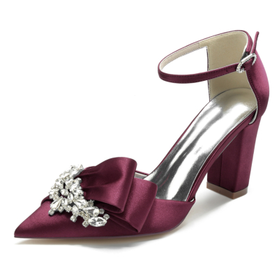 Sandalias de tacón con correa en el tobillo de satén con lazo de diamantes de imitación y punta en pico burdeos, zapatos de boda