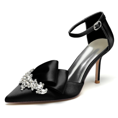 Zapatos de tacón de aguja con correa en el tobillo de satén con volantes y diamantes de imitación en punta negra