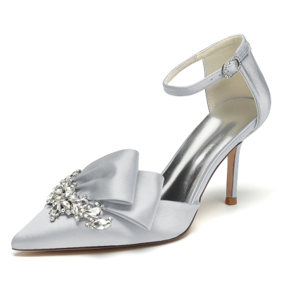 Zapatos de boda de tacón de aguja con correa de tobillo de satén con volantes de diamantes de imitación plateados