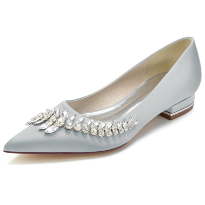 Zapatos planos de novia de satén con punta en punta gris con adornos enjoyados