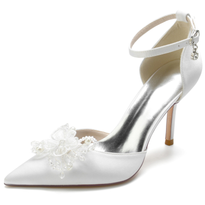 Zapatos de boda de tacón de aguja con punta en pico y flores en el tobillo