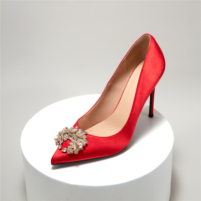 Cristales de satén rojo Hebilla Punta puntiaguda Stiletto Damas Zapatos de boda Bombas