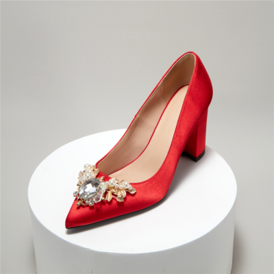 Zapatos de tacón bajo y grueso con punta puntiaguda de satén rojo para mujer