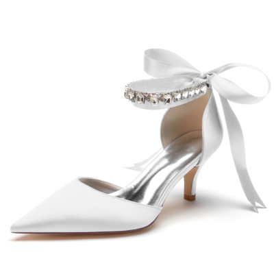 Zapatos de salón con tacón bajo en satén blanco Bow D'orsay con correa de cristal
