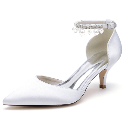 Zapatos de tacón de gatito de satén blanco D'orsay con zapatos de boda con correa de tobillo de perlas