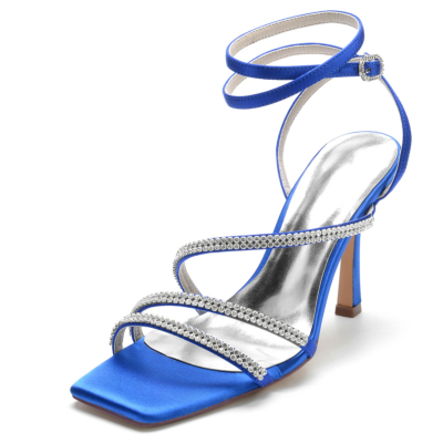 Sandalias de fiesta con tiras y tacón de aguja de diamantes de imitación con punta abierta de satén azul real