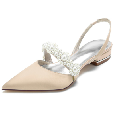 Zapatos planos de novia con adornos de perlas de satén champán y punta estrecha