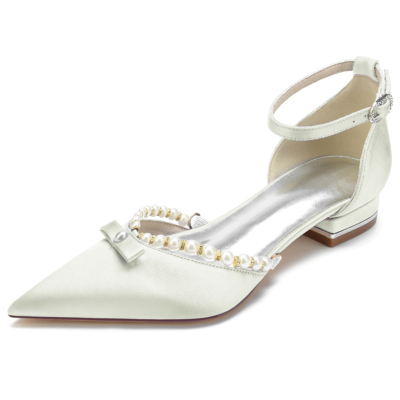 Zapatos planos de boda con lazo y perlas en el tobillo con punta en punta de satén marfil