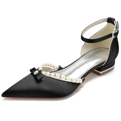Zapatos planos de novia con lazo y perlas en el tobillo con punta en punta de satén negro