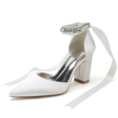Zapatos de boda con correa en el tobillo y diamantes de imitación de tacón grueso con punta en punta de satén blanco