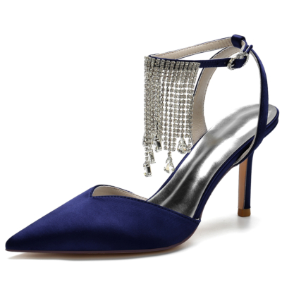 Sandalias con correa en el tobillo y tacón de aguja con flecos de diamantes de imitación con punta en punta de satén azul marino