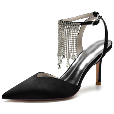 Sandalias con correa en el tobillo y tacón de aguja con flecos de diamantes de imitación con punta en punta de satén negro