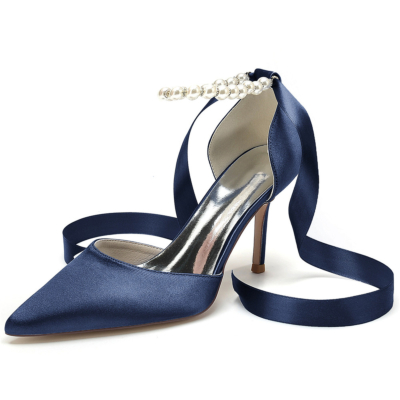 Zapatos de tacón de aguja con lazo en la espalda y correa en el tobillo con perla de boda de satén azul marino