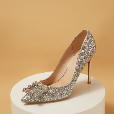 Zapatos de salón con purpurina y tacón de novia con diamantes de imitación y punta en pico de lentejuelas plateadas