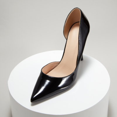 Zapatos de tacón de aguja D'orsay de punta estrecha de charol negro