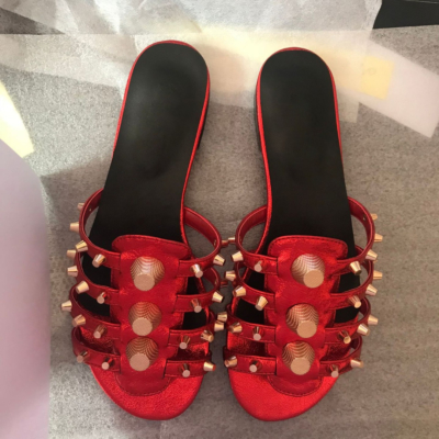 Sandalias de tiras múltiples con tachuelas rojas Sandalias planas de fiesta en la playa Zapatos de verano con punta abierta Silde