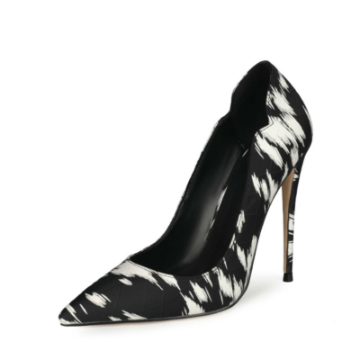 Zapatos de tacón con estampado de cebra acolchados en blanco y negro