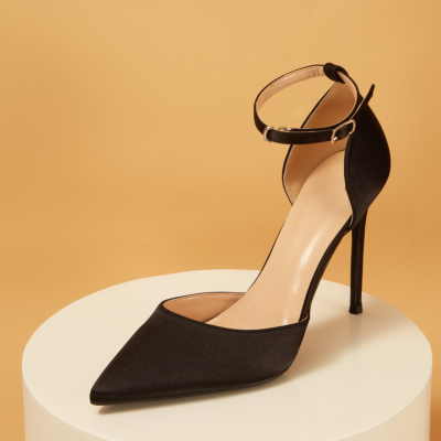 Zapatos de tacón de aguja con correa en el tobillo D'orsay con punta en punta de satén negro