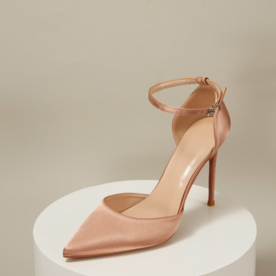 Zapatos de tacón de aguja con correa en el tobillo D'orsay con punta en punta de satén rosa