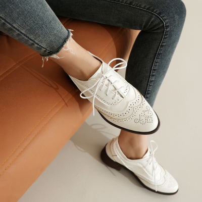 White Retro Wingtip Women's Oxford Shoes Round Toe Lace up Work Shoes