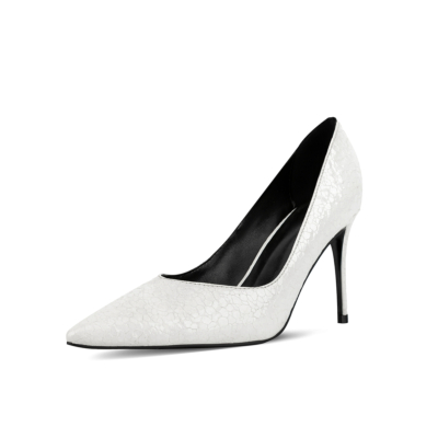 Zapatos de tacón alto con punta puntiaguda, grietas en relieve, tacones de aguja, color blanco